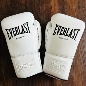 Everlast Power lock White 8oz Boxing Gloves